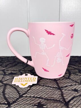 NEW Haunted Halloween Dancing Skeletons Pumpkins and Bats Mug
